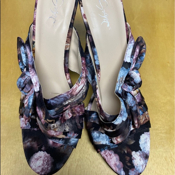 Ladies floral heels size 9 - Picture 1 of 4